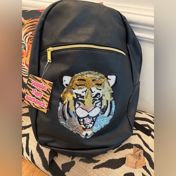 NWT Black and Gold Sequin Tiger Backpack - Picture 2 of 4